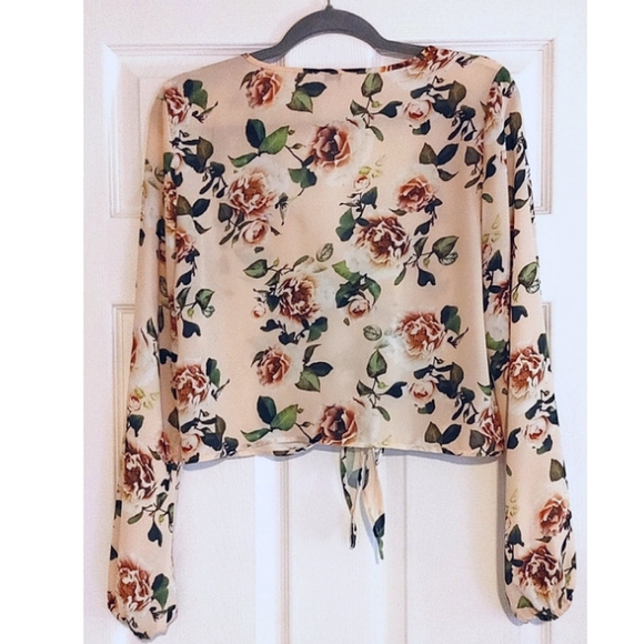 Guess blouse Size Medium - Picture 2 of 3